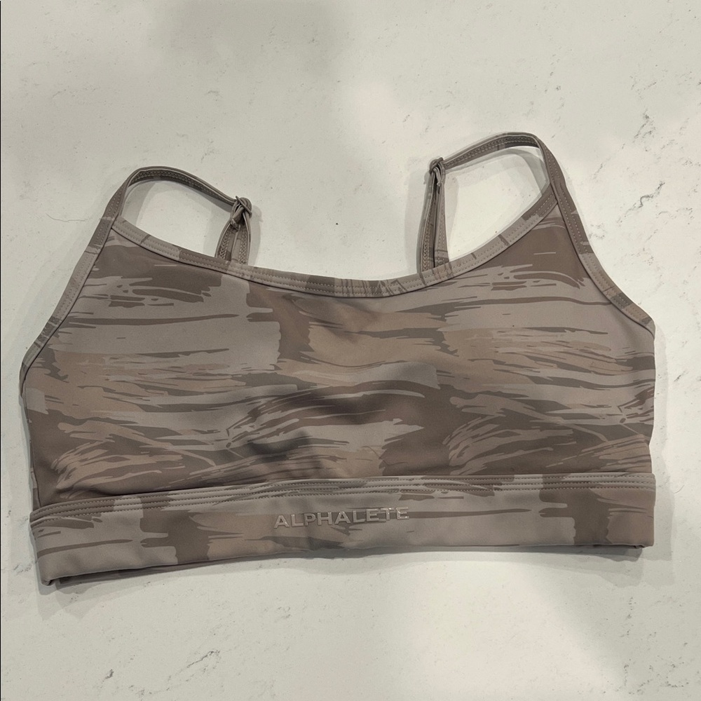 Alphalete Camouflage Surface Limitless Sports Bra - Desert Canvas Camo Size S